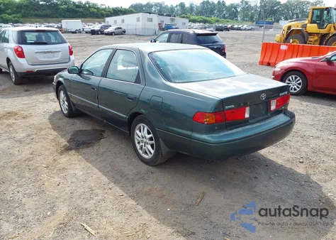 2001 Toyota Camry Xle V6 z USA, uszkodzony, nr VIN 4T1BF28K61U123302